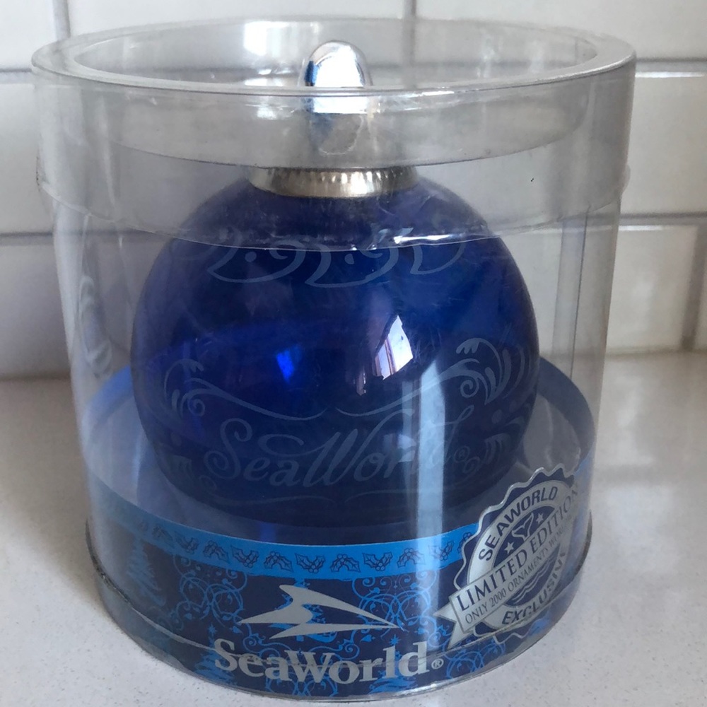 SeaWorld Exclusive Limited Christmas Ornament